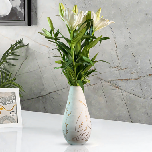 Ceramic vase with gold artistry